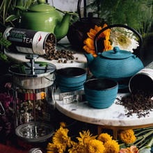 TEAPOTS & TEA ACCESSORIES